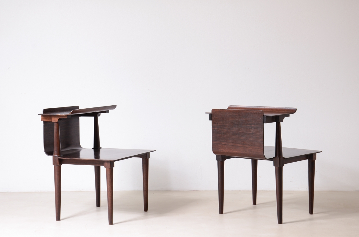 Pier Giacomo e Achille Castiglioni  Elegante coppia di comodini  in legno curvato, Gavina 1946 Pier Giacomo e Achille Castiglioni  Elegante coppia di comodini  in legno curvato, Gavina 1946