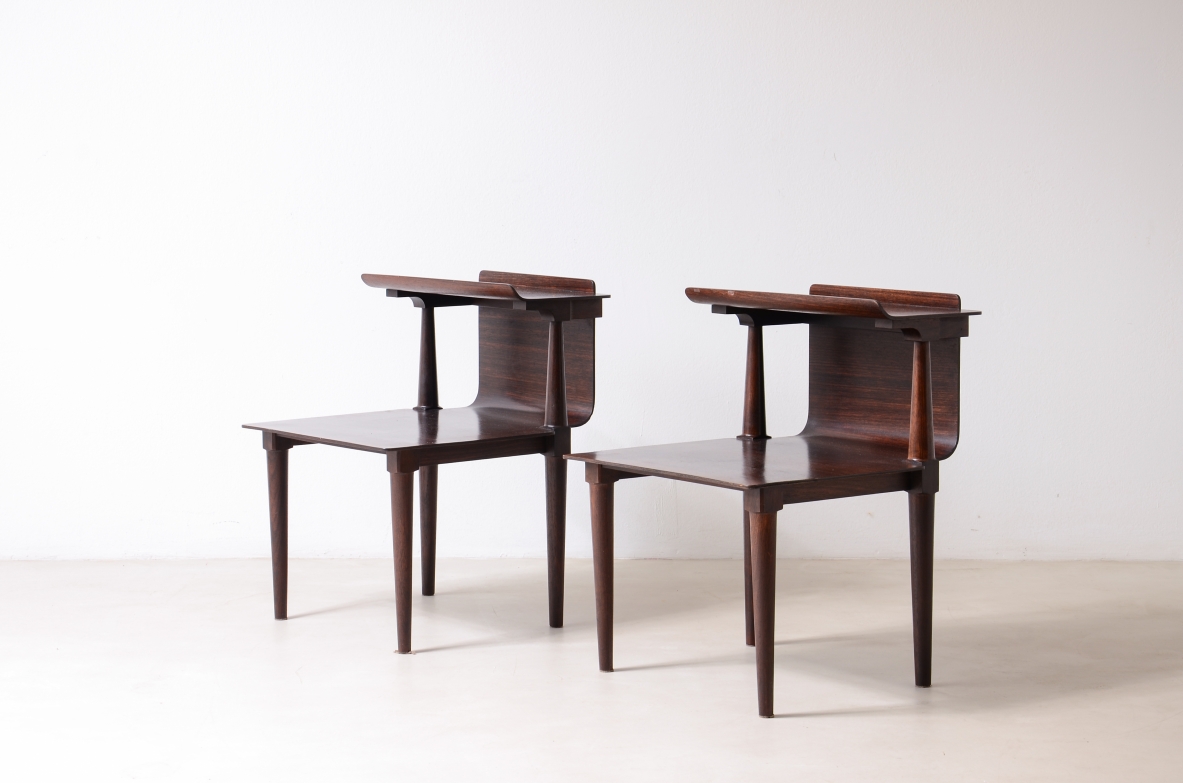 Pier Giacomo e Achille Castiglioni  Elegante coppia di comodini  in legno curvato, Gavina 1946 Pier Giacomo e Achille Castiglioni  Elegante coppia di comodini  in legno curvato, Gavina 1946