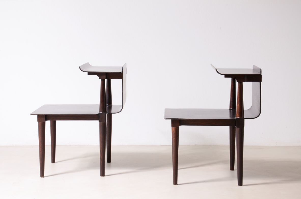 Pier Giacomo e Achille Castiglioni  Elegante coppia di comodini  in legno curvato, Gavina 1946 Pier Giacomo e Achille Castiglioni  Elegante coppia di comodini  in legno curvato, Gavina 1946