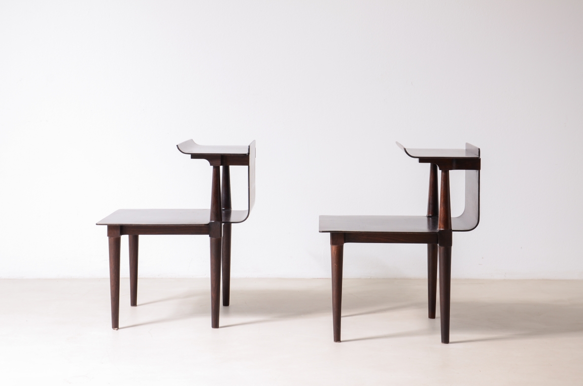 Pier Giacomo e Achille Castiglioni  Elegante coppia di comodini  in legno curvato, Gavina 1946 Pier Giacomo e Achille Castiglioni  Elegante coppia di comodini  in legno curvato, Gavina 1946