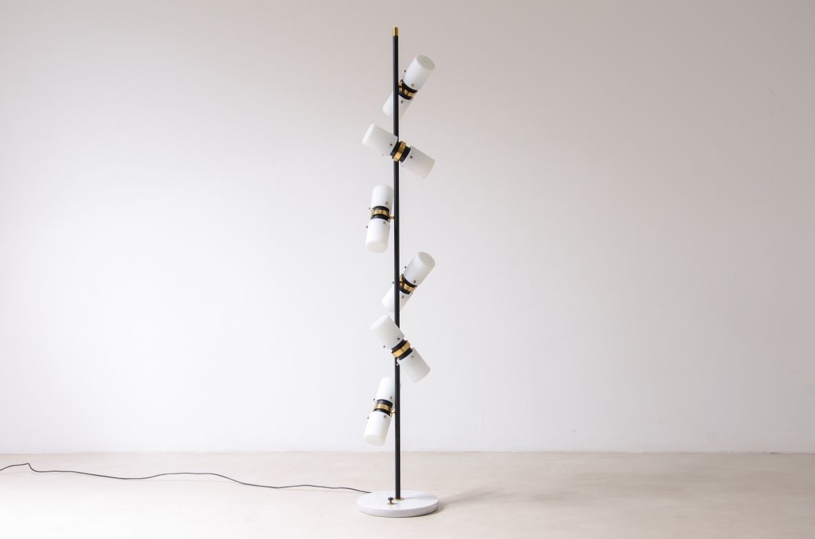 Angelo Brotto. Rara lampada da terra a 12 luci, metallo e ottone con vetri opaline.  Manifattura Esperia, Murano, 1960. Angelo Brotto. Rara lampada da terra a 12 luci, metallo e ottone con vetri opaline.  Manifattura Esperia, Murano, 1960.