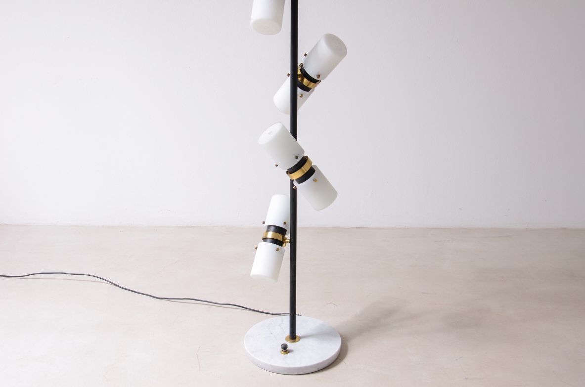 Angelo Brotto. Rara lampada da terra a 12 luci, metallo e ottone con vetri opaline.  Manifattura Esperia, Murano, 1960. Angelo Brotto. Rara lampada da terra a 12 luci, metallo e ottone con vetri opaline.  Manifattura Esperia, Murano, 1960.