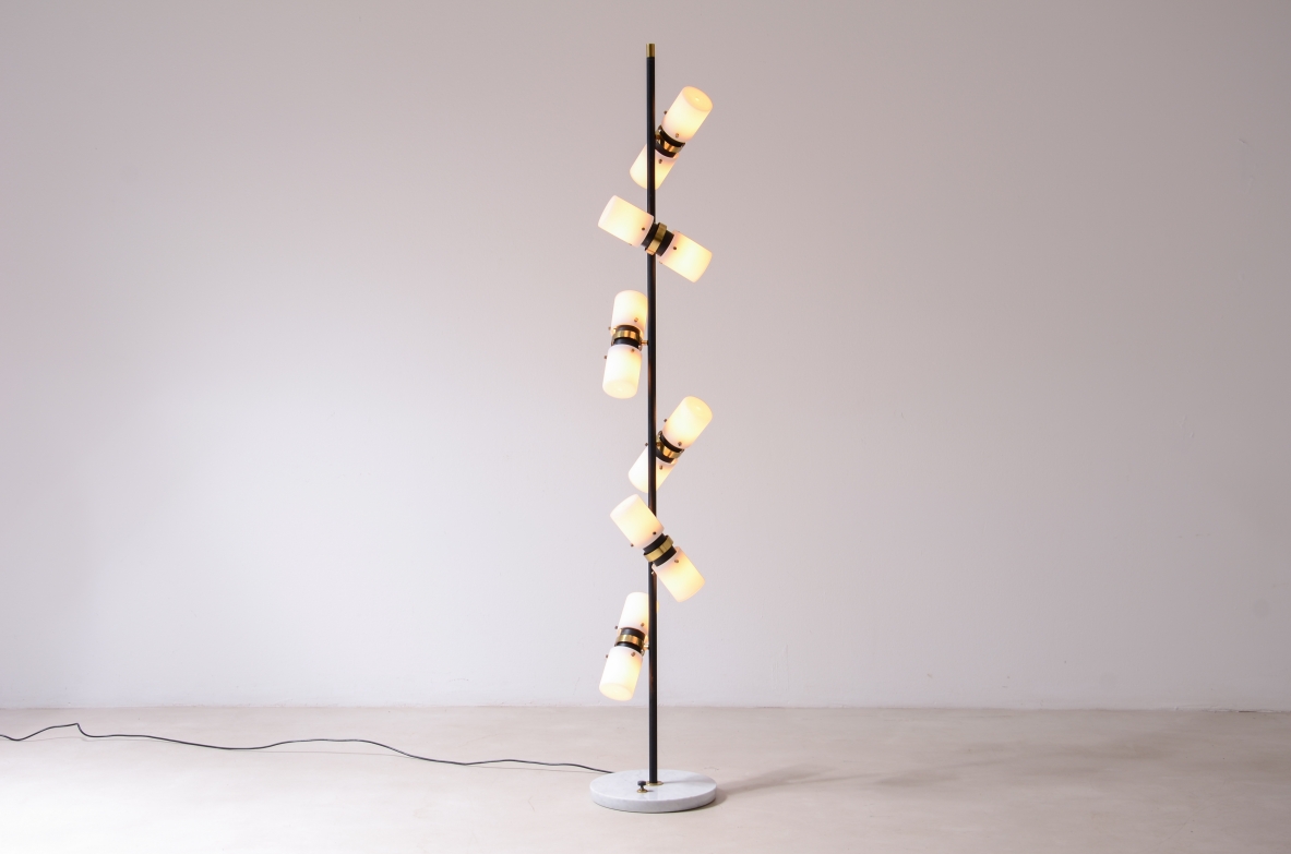 Angelo Brotto. Rara lampada da terra a 12 luci, metallo e ottone con vetri opaline.  Manifattura Esperia, Murano, 1960. Angelo Brotto. Rara lampada da terra a 12 luci, metallo e ottone con vetri opaline.  Manifattura Esperia, Murano, 1960.