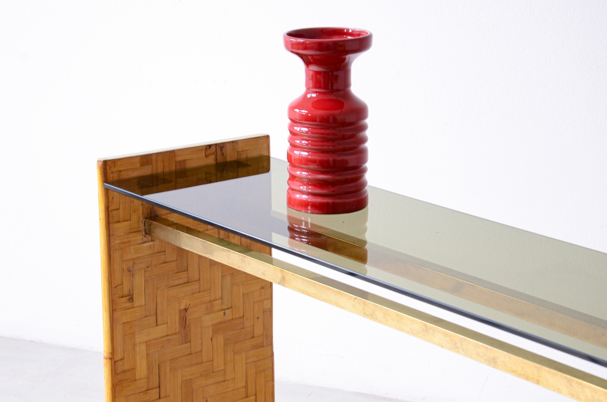 Console with two uprights in wood and raffia with brass tie rods, Italian 1970s manufacture. 