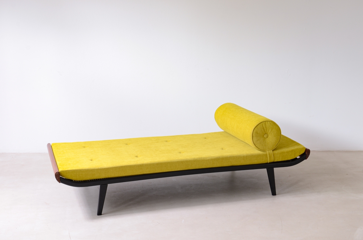 Cleopatra daybed in metallo e legno di tek.  Manifattura Auping, Paesi Bassi, 1954. Cleopatra daybed in metallo e legno di tek.  Manifattura Auping, Paesi Bassi, 1954.