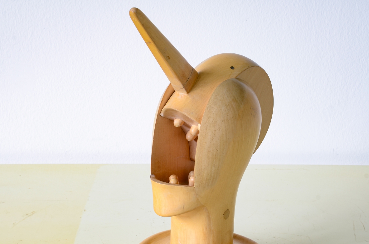 Alfonso Bini  Testa di Pinocchio in legno di acero probabilmente progettata per essere utilizzata come schiaccianoci. Manifattura italiana 1970ca.