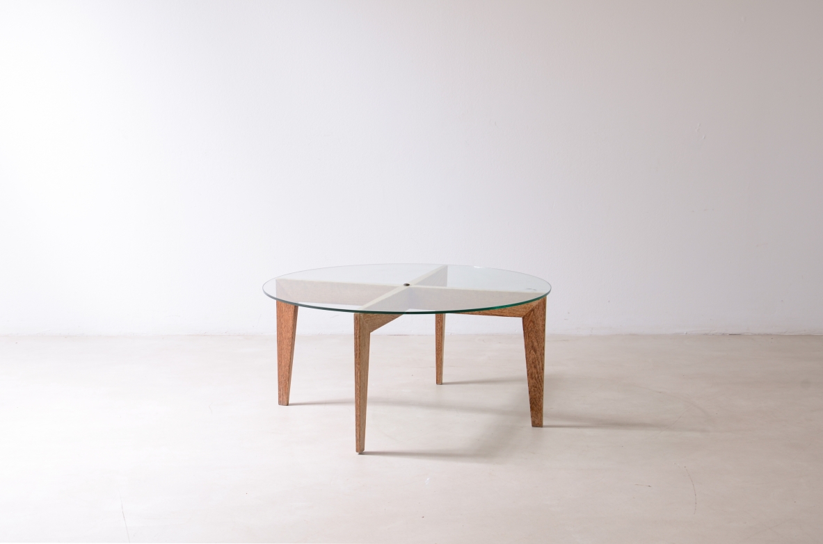 Tavolino in rovere con crociera  Attribuito a Gio Ponti, 1950ca. Tavolino in rovere con crociera  Attribuito a Gio Ponti, 1950ca.