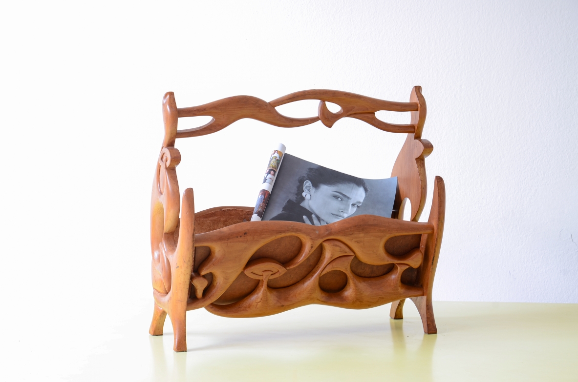 portariviste in legno di ciliegio intagliato e cuoio Liberty Art Nouveu, 1900ca