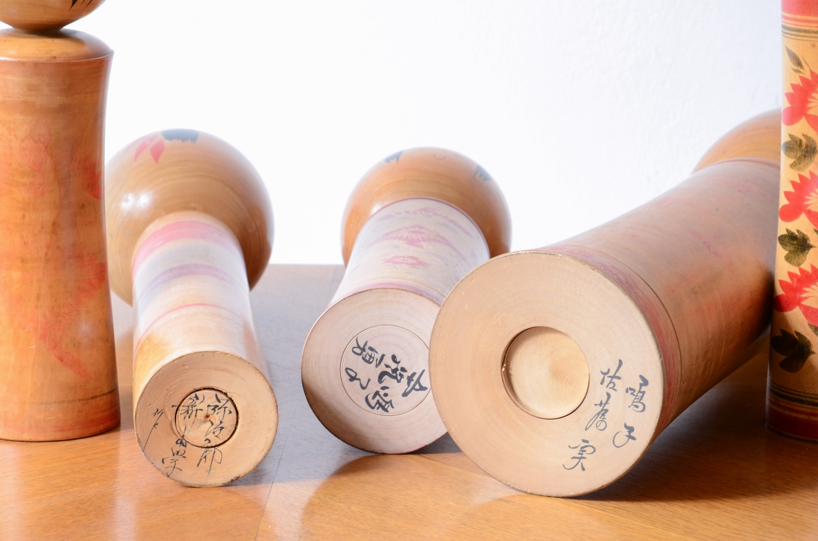 set di 6 grandi sculture in legno tornito e dipinto, Giappone, 1920ca. set di 6 grandi sculture in legno tornito e dipinto, Giappone, 1920ca.