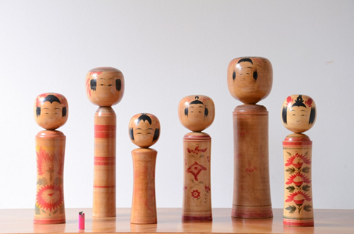 set di 6 grandi sculture in legno tornito e dipinto, Giappone, 1920ca. set di 6 grandi sculture in legno tornito e dipinto, Giappone, 1920ca.