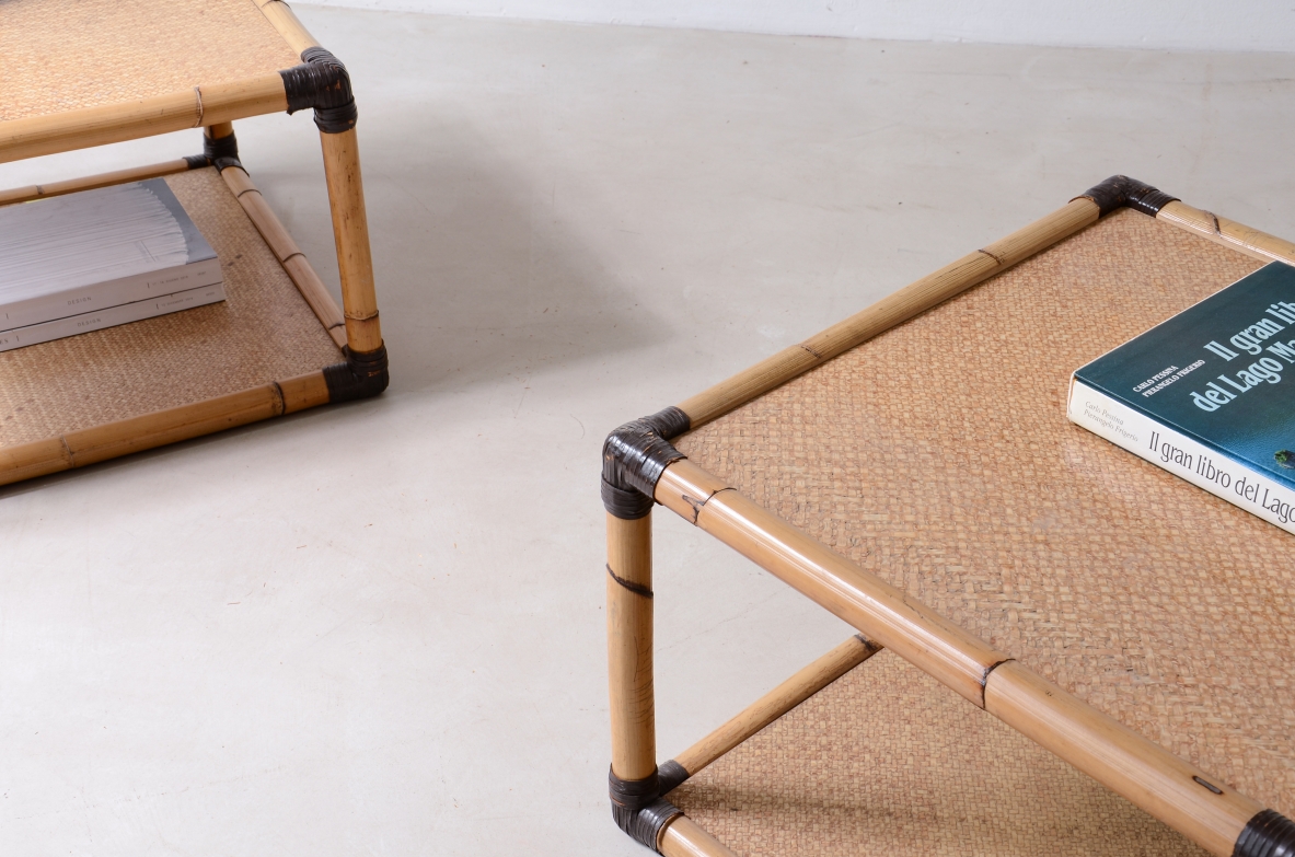 Due tavolini in malacca, raffia e pelle.  Manifattura italiana anni 70ca. Due tavolini in malacca, raffia e pelle.  Manifattura italiana anni 70ca.