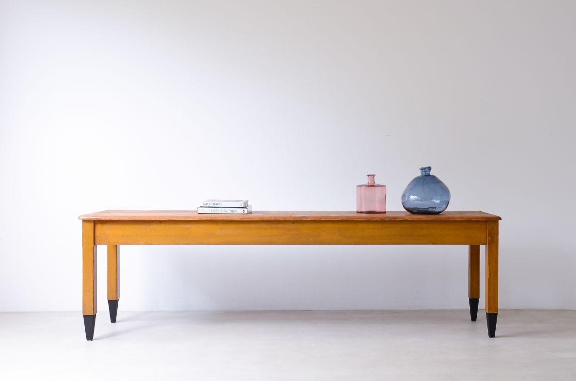 Grande tavolo in legno dolce verniciato, Manifattura XVIII secolo.