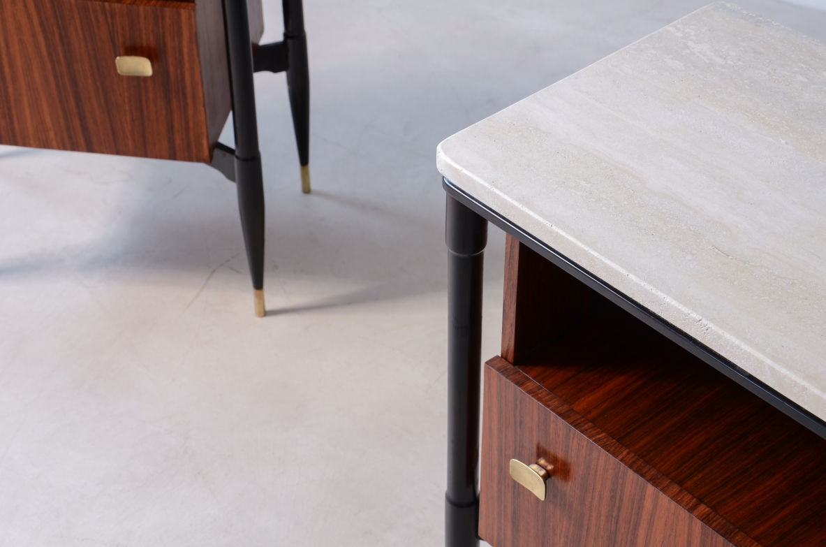 Pair of elegant walnut nightstands with four turned legs, Italian manufacture, ca. 1955.
