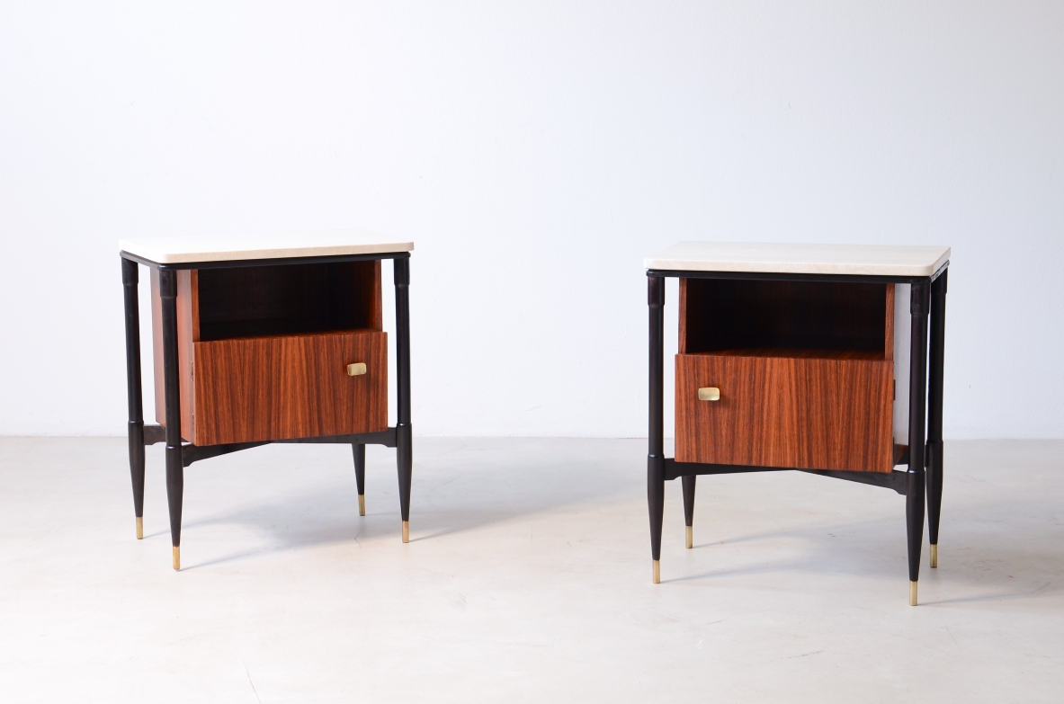Pair of elegant walnut nightstands with four turned legs, Italian manufacture, ca. 1955.