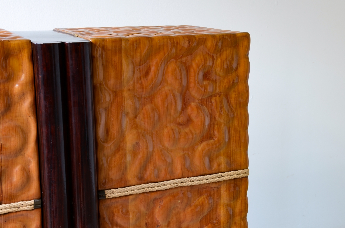 Aldo Tura, Raro mobile bar in legno di tiglio lavorato a mano come una scultura,