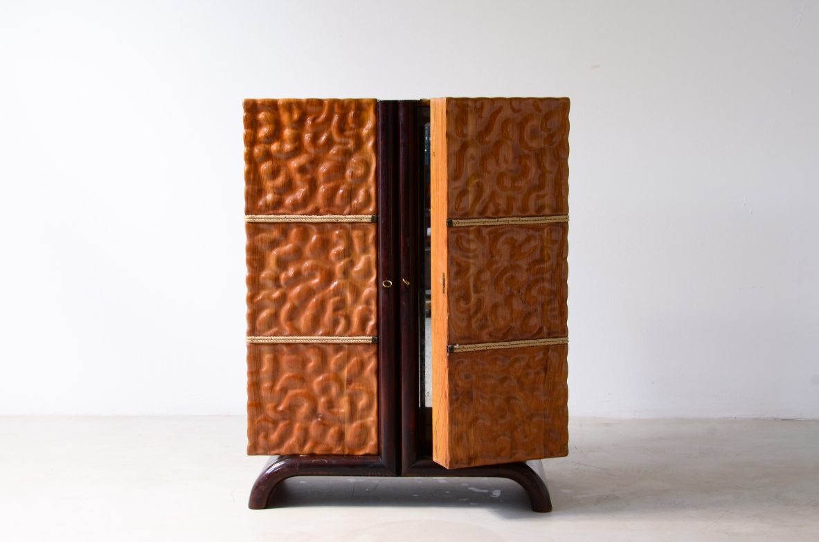 Aldo Tura, Raro mobile bar in legno di tiglio lavorato a mano come una scultura,