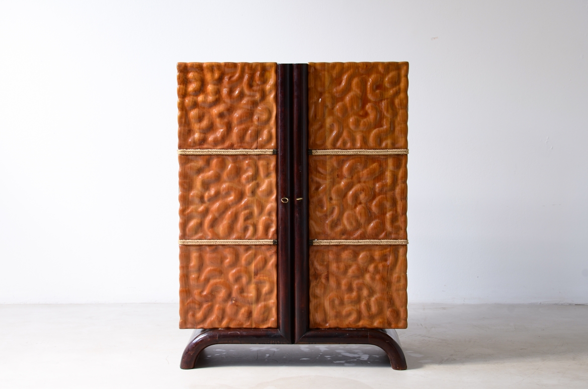 Aldo Tura, Raro mobile bar in legno di tiglio lavorato a mano come una scultura,