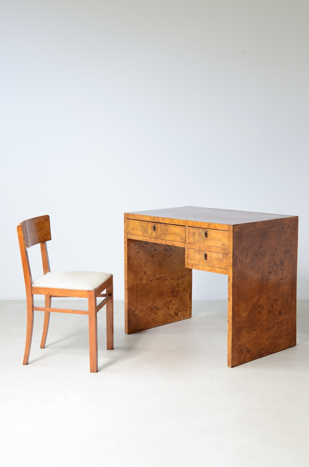 Small burl maple center desk with three drawers. Italian manufacture, circa 1930/40.