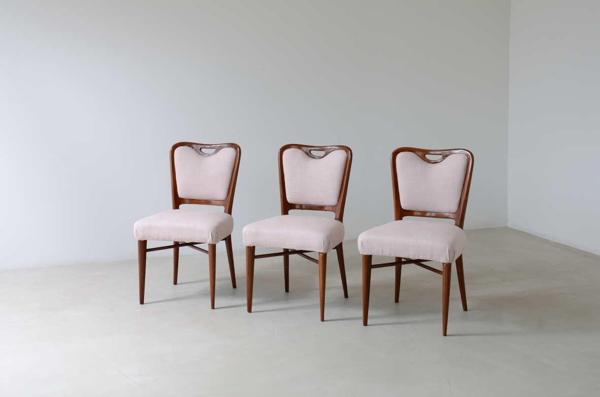 Osvaldo Borsani. Set of 10 elegant shaped walnut chairs. ABV Borsani, Varedo, ca. 1945.