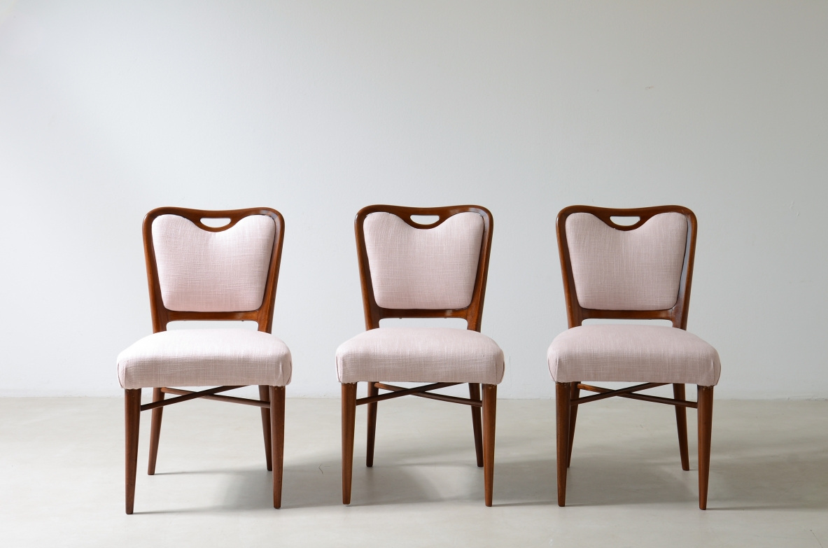 Osvaldo Borsani. Set of 10 elegant shaped walnut chairs. ABV Borsani, Varedo, ca. 1945.