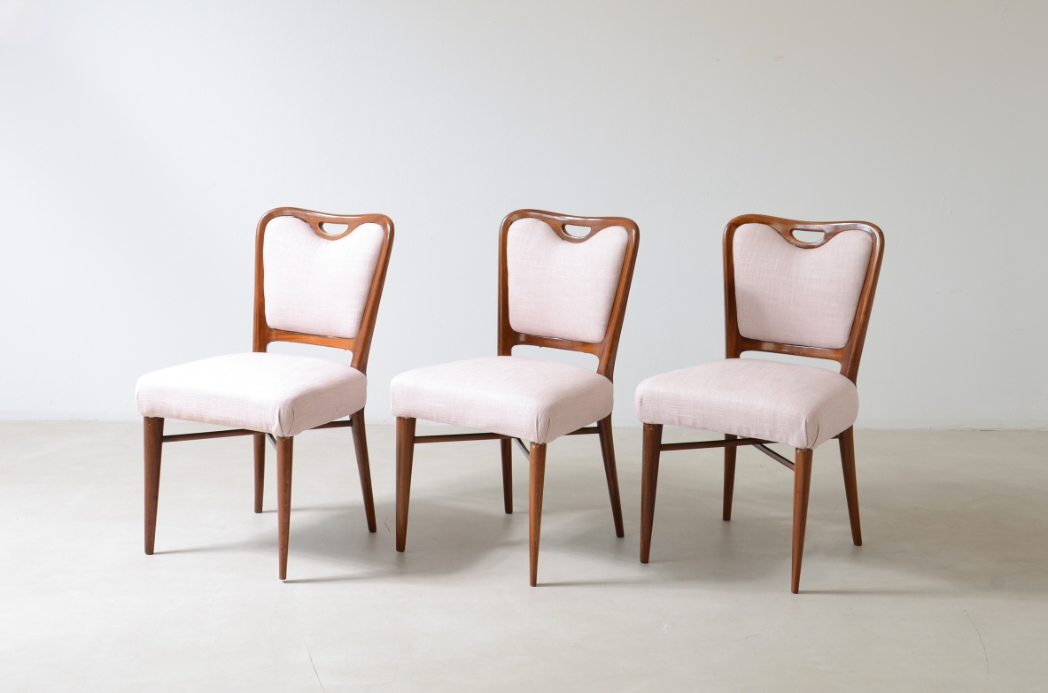 Osvaldo Borsani. Set of 10 elegant shaped walnut chairs. ABV Borsani, Varedo, ca. 1945.