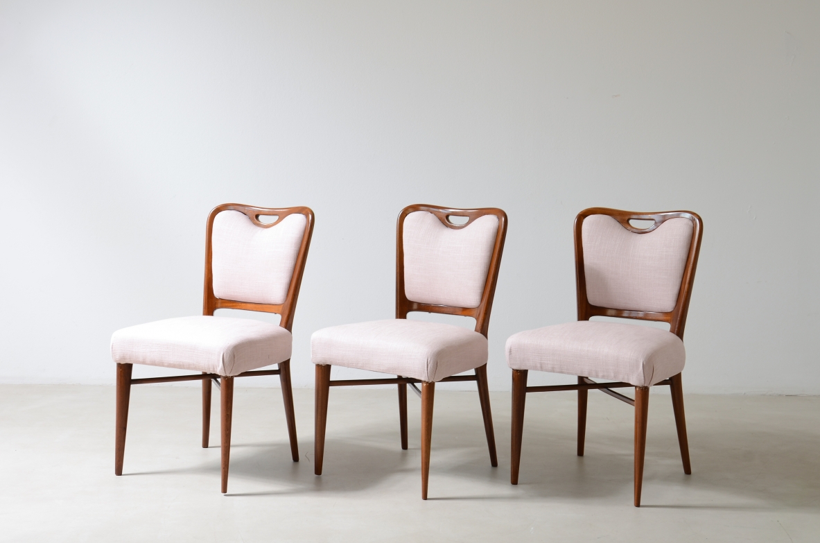 Osvaldo Borsani. Set of 10 elegant shaped walnut chairs. ABV Borsani, Varedo, ca. 1945.