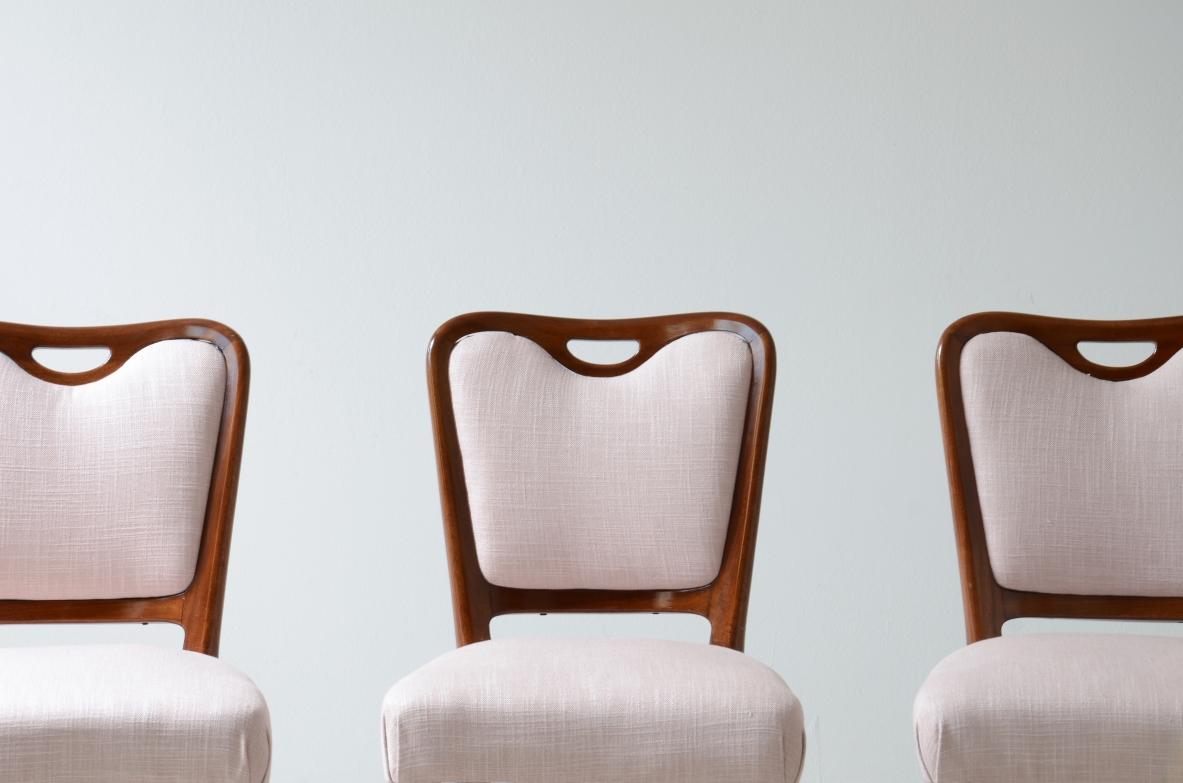 Osvaldo Borsani. Set of 10 elegant shaped walnut chairs. ABV Borsani, Varedo, ca. 1945.