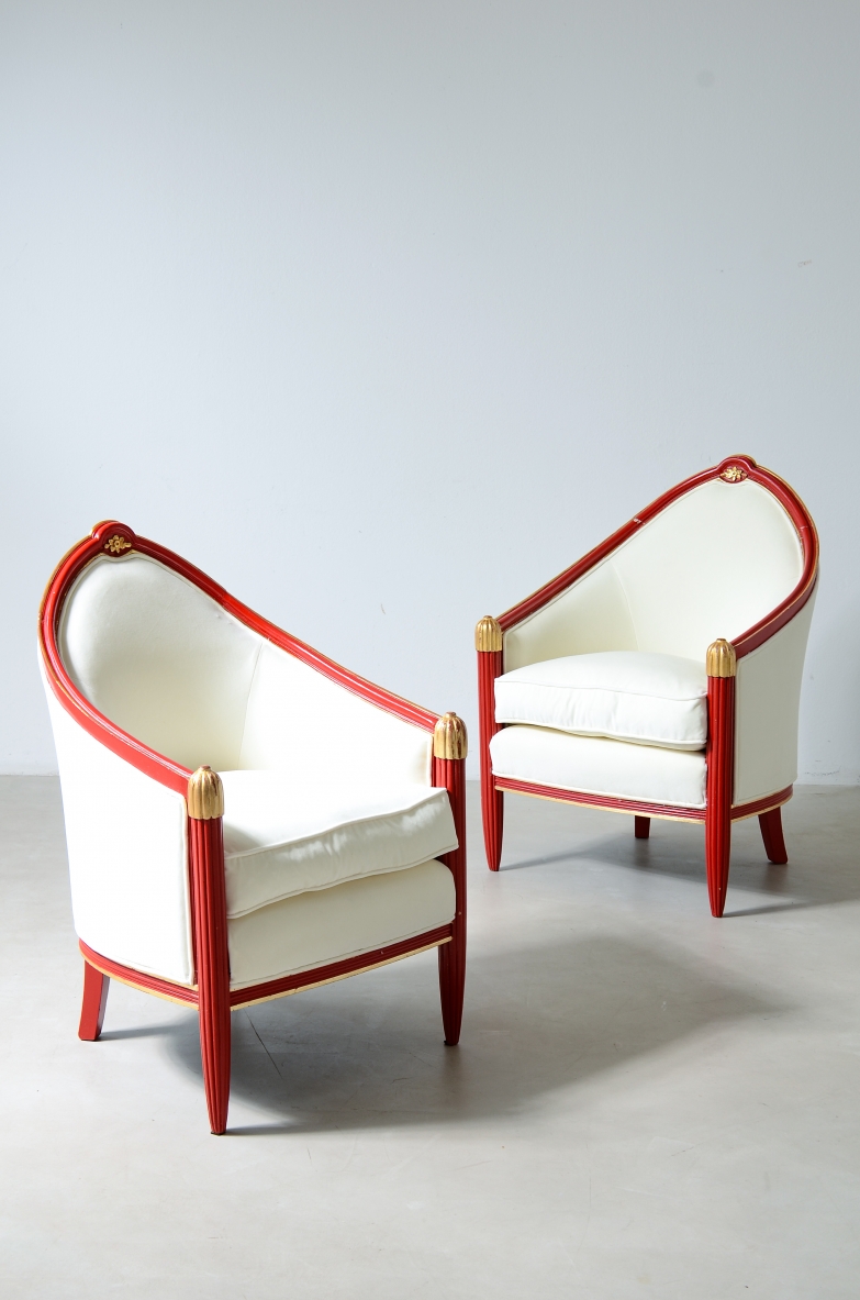 Pair of French Art Deco tub armchairs with red lacquered wooden frames, gilded details, curved wraparound backrests and white velvet upholstery.
