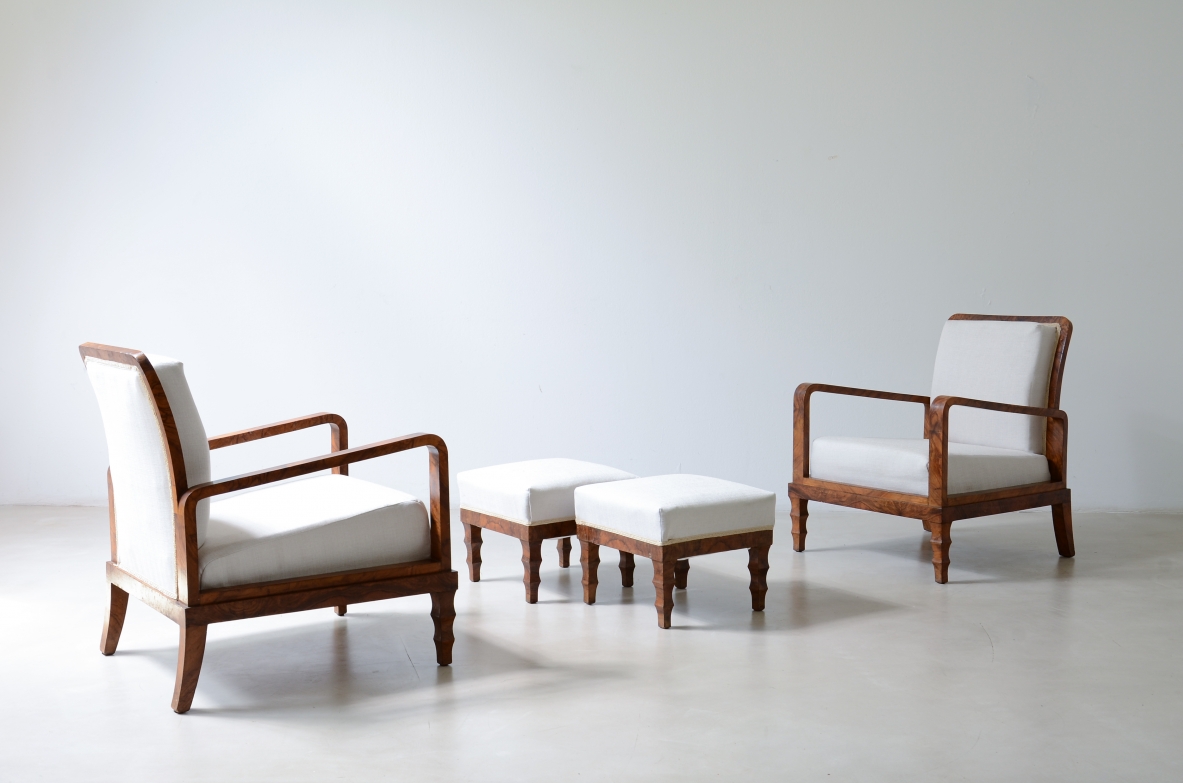 Coppia di eleganti poltrone in radica di noce. Manifattura italiana anni 30. Nello stile di Emilio Lancia/Gio Ponti