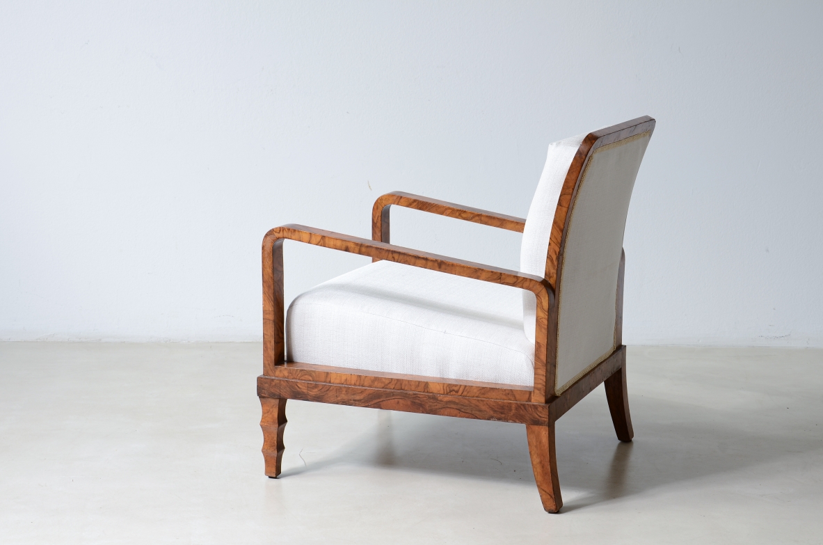 Coppia di eleganti poltrone in radica di noce. Manifattura italiana anni 30. Nello stile di Emilio Lancia/Gio Ponti