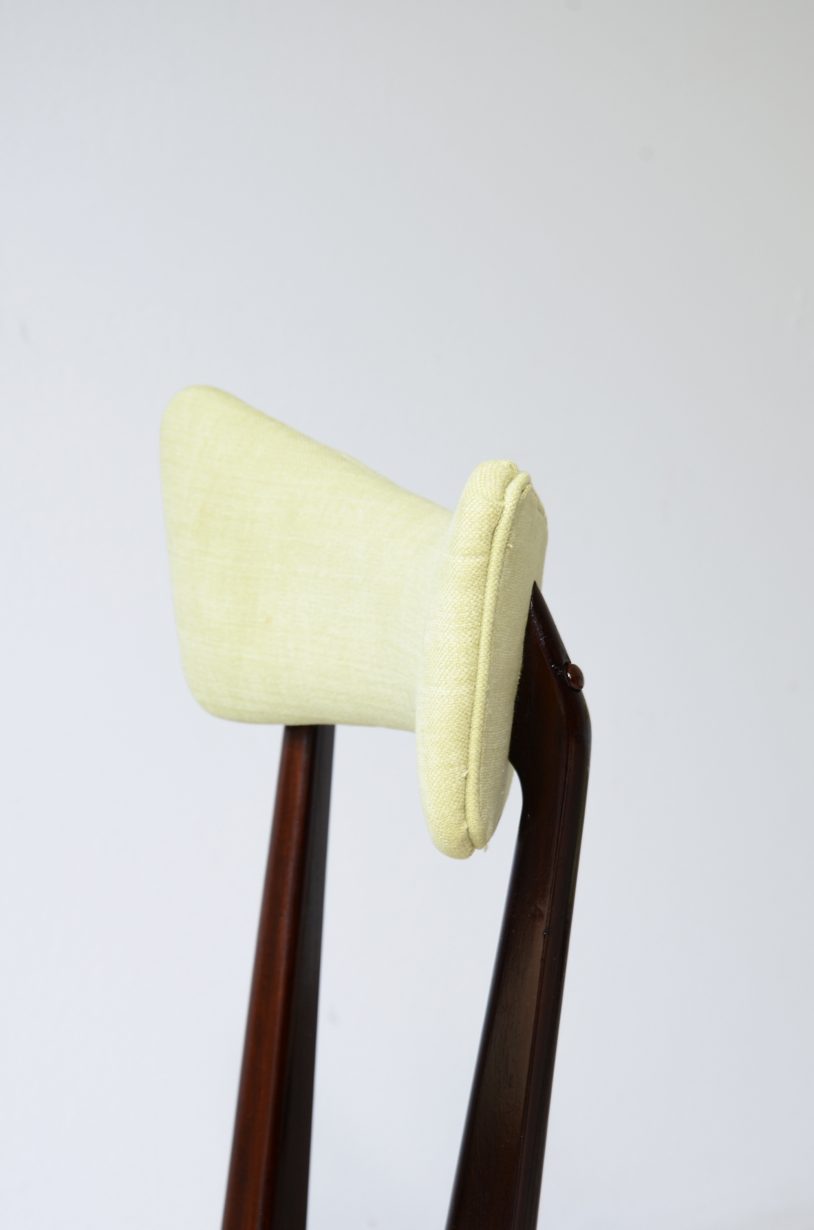 Ico Parisi, Rare set of 8 walnut chairs Manufactured by F.lli Colombo, Como, 1945 