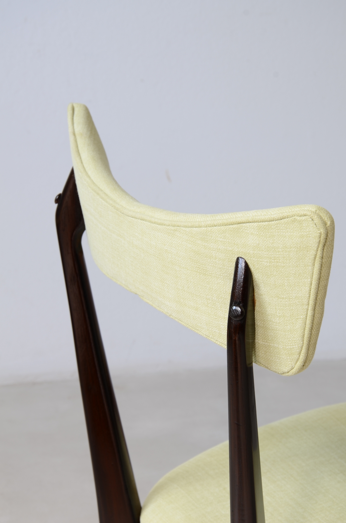 Ico Parisi, Rare set of 8 walnut chairs Manufactured by F.lli Colombo, Como, 1945 