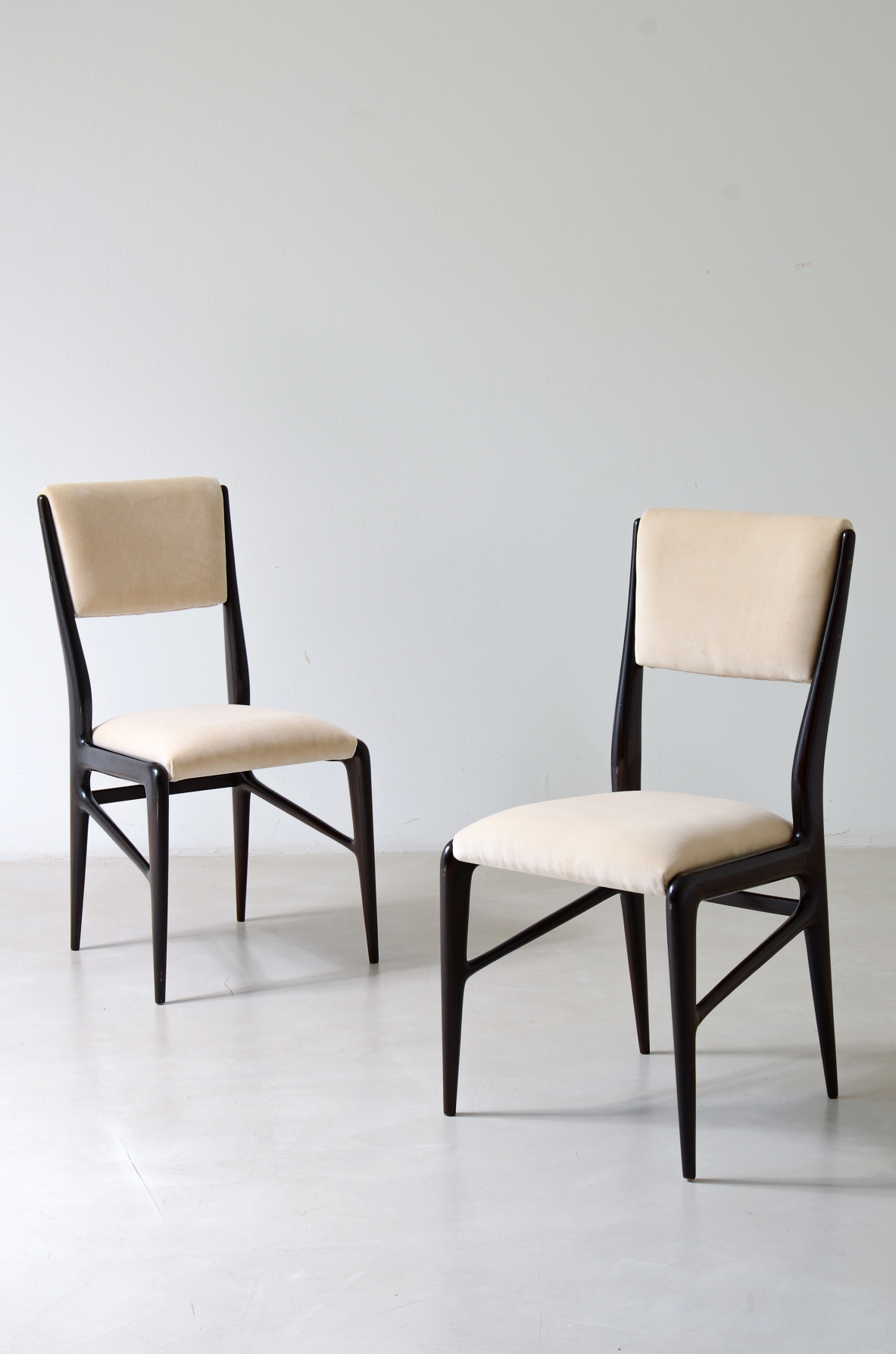 Ico Parisi Six shaped wooden chairs, Made in 1950.