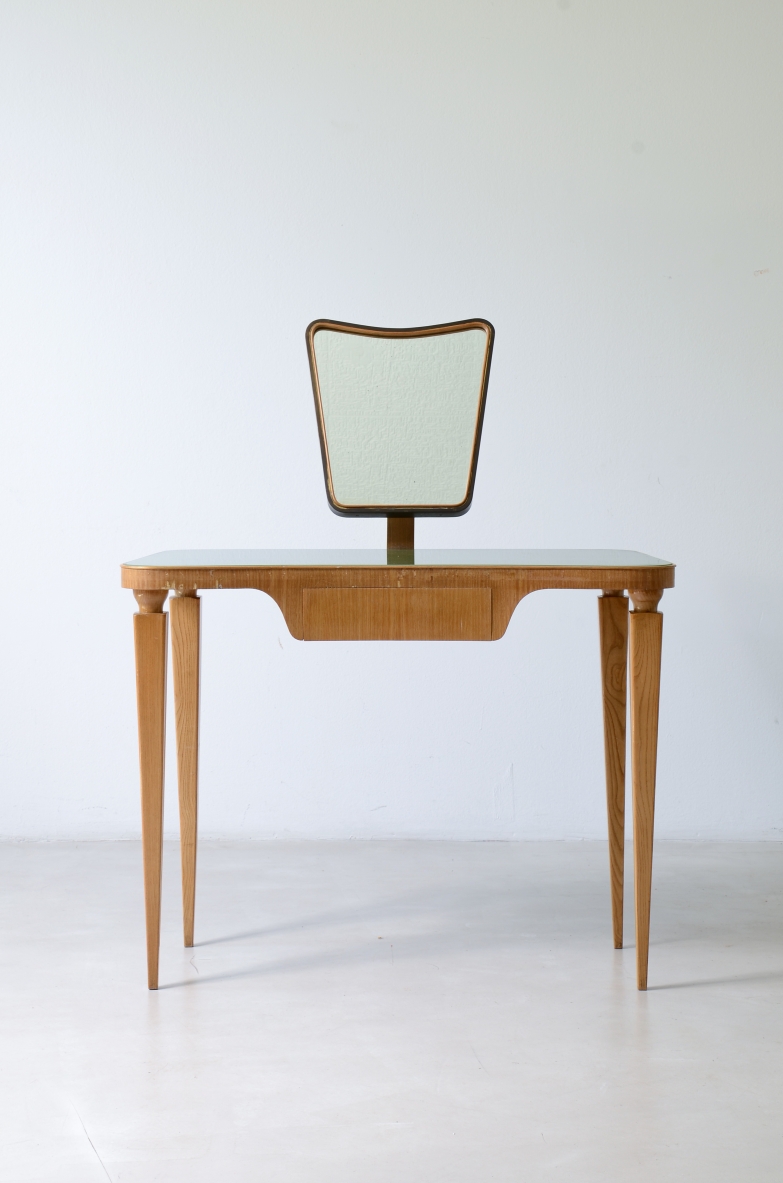 Italian ash wood vanity table circa 1940, with rectangular top, shaped central drawer, four tapered legs and adjustable mirror with shaped brass frame, front view.