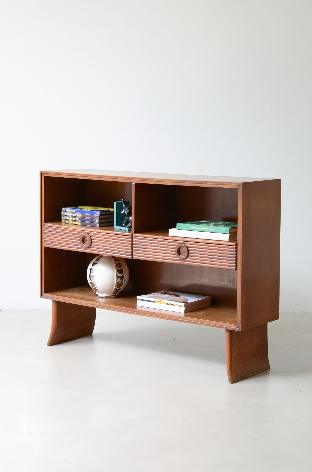 Paolo Buffa Mobile in legno chiaro con due cassetti in legno grissinato