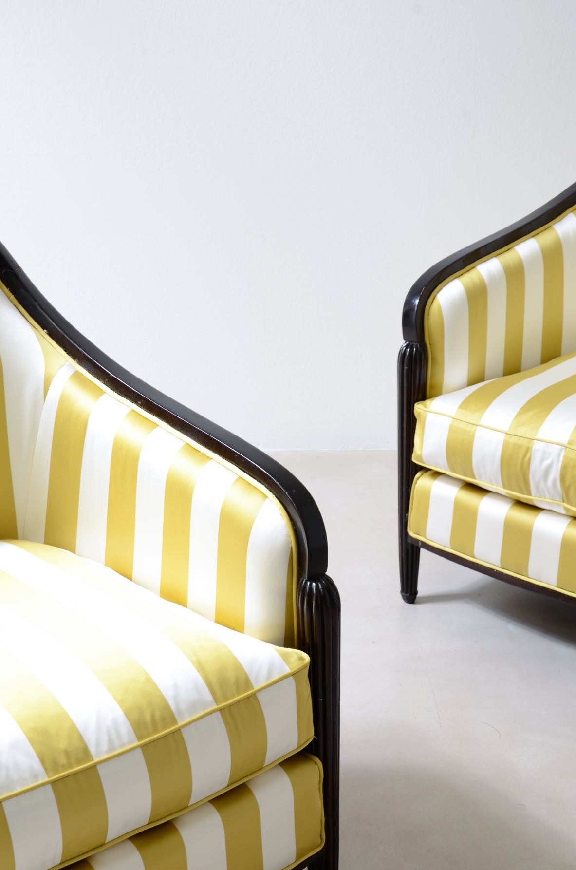Coppia di eleganti poltrone Francia, epoca Art Deco, 1930ca.