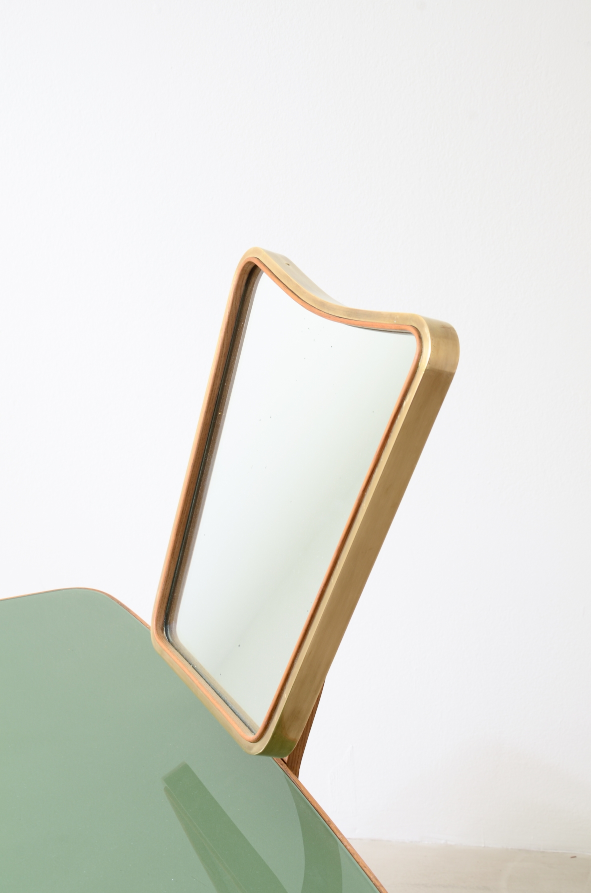 Elegant ash vanity console. Italian manufacture, circa 1940.