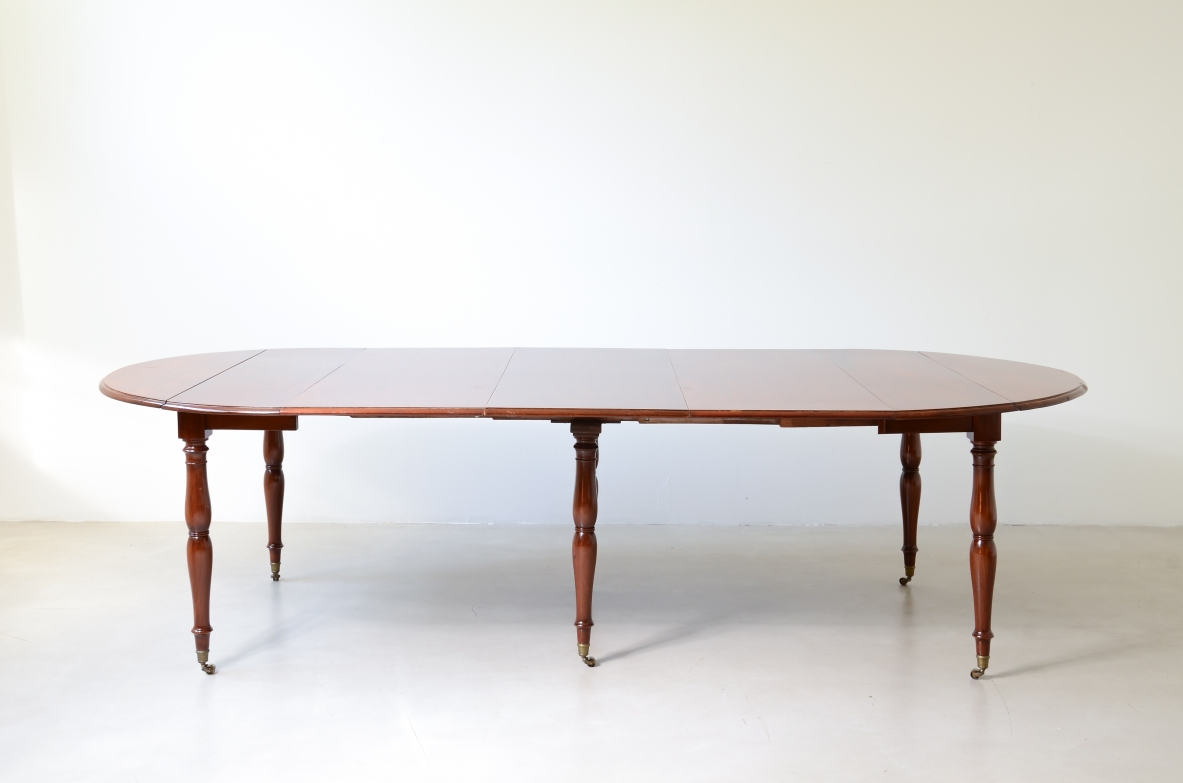 Splendid large extendable table, French manufacture, circa 1850.