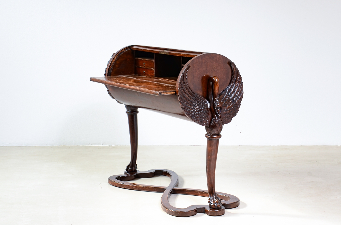 scrittoio a rullo con corpo cilindrico chiuso da serrandina, Attribuito a Henry Thomas Peters, Genova, epoca Carlo X, 1830ca.