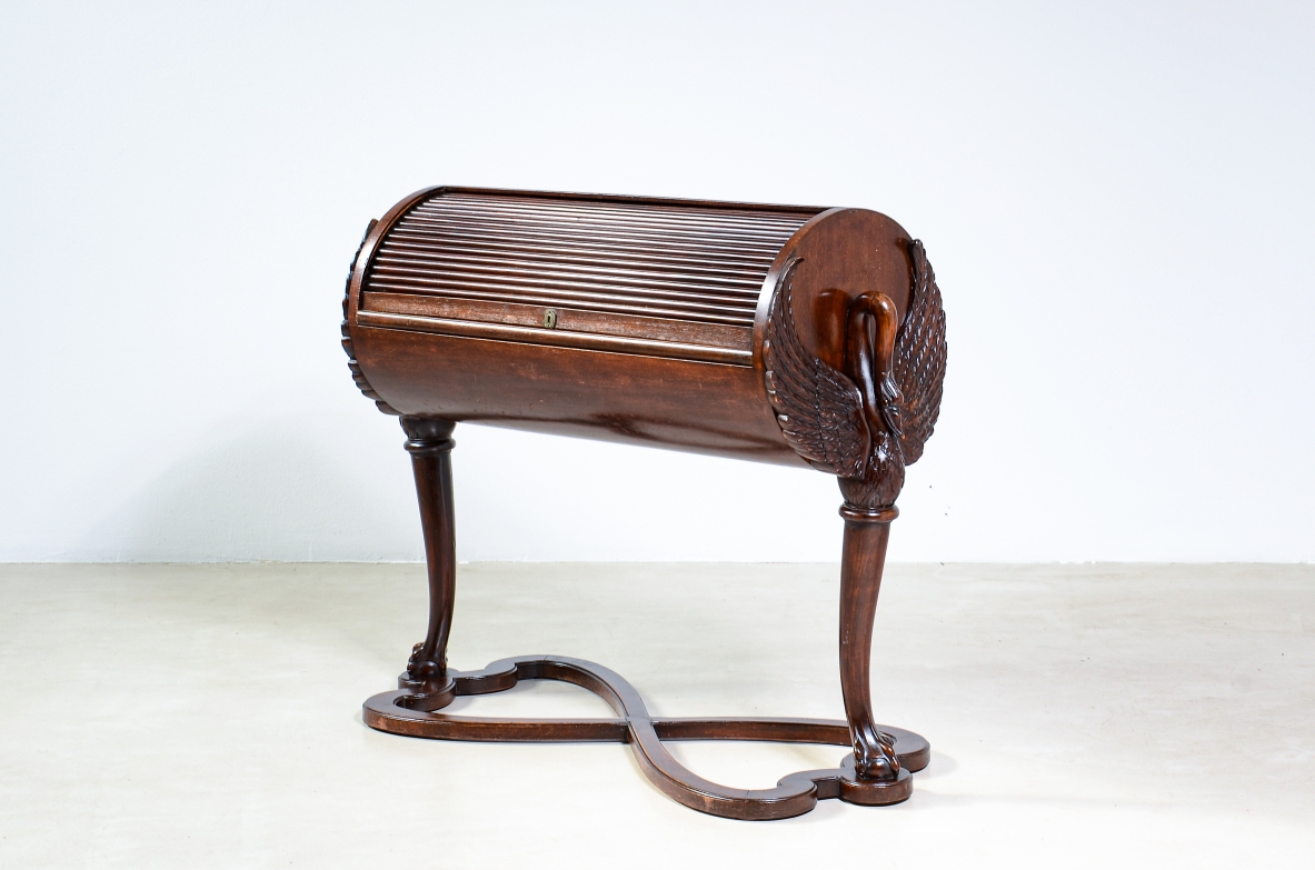 scrittoio a rullo con corpo cilindrico chiuso da serrandina, Attribuito a Henry Thomas Peters, Genova, epoca Carlo X, 1830ca.