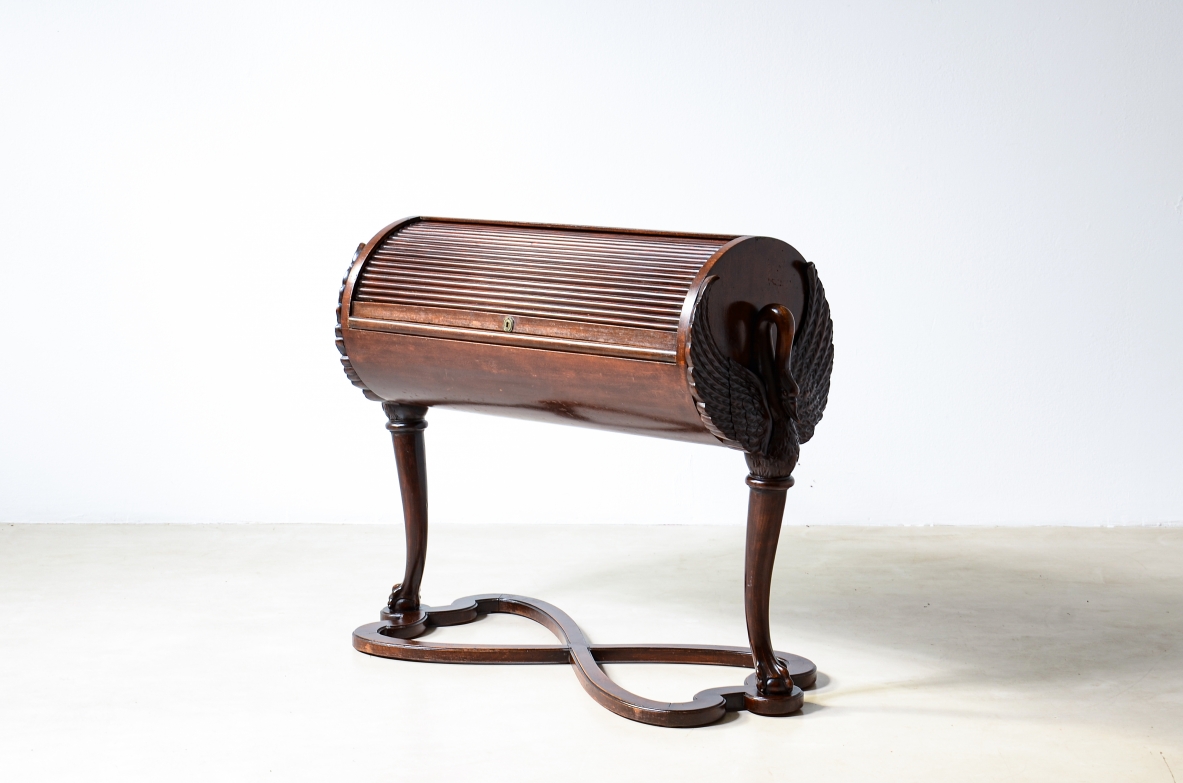 scrittoio a rullo con corpo cilindrico chiuso da serrandina, Attribuito a Henry Thomas Peters, Genova, epoca Carlo X, 1830ca.