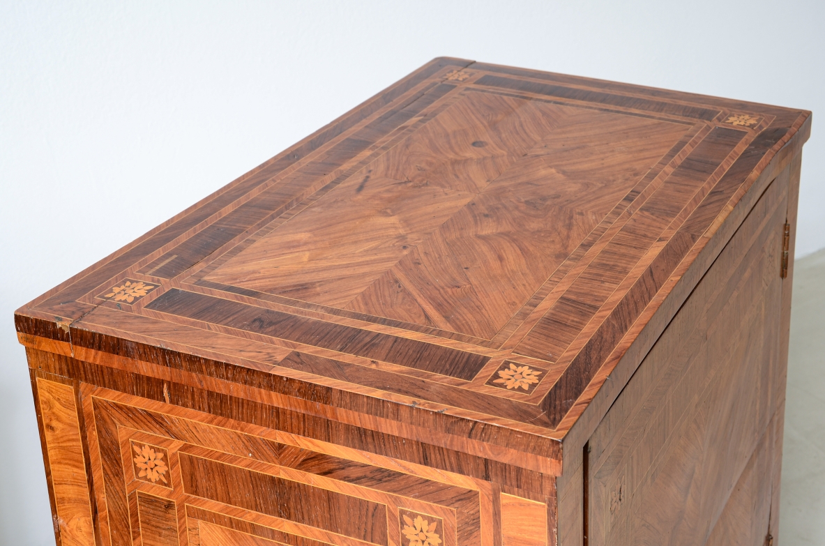 Pair of elegant small cabinets, Italian manufacture, inlaid with fine woods. Louis XVI period, circa 1780–90.