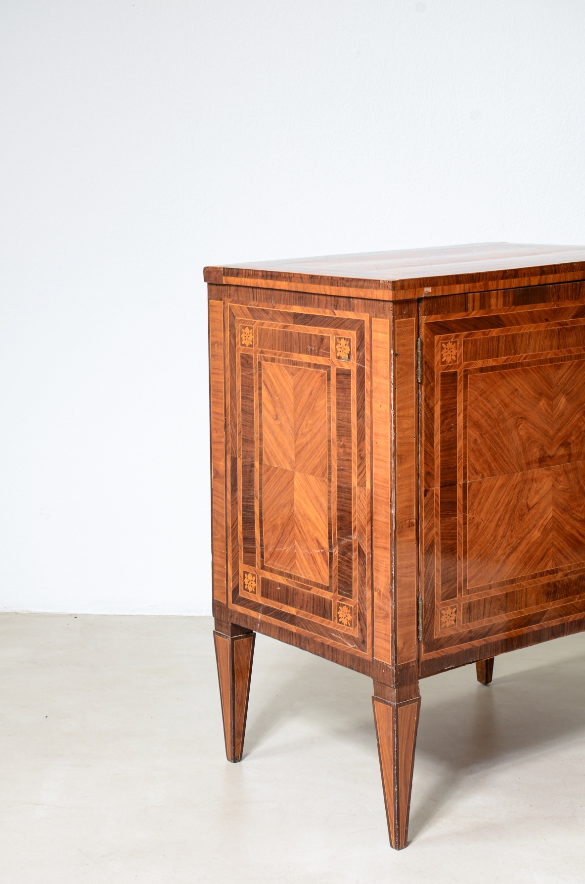 Pair of elegant small cabinets, Italian manufacture, inlaid with fine woods. Louis XVI period, circa 1780–90.