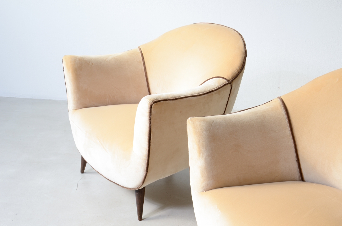 Coppia di eleganti poltroncine, Manifattura ISA Bergamo, 1950ca.