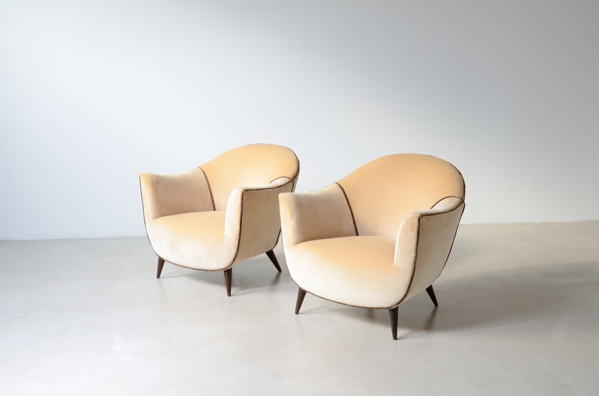 Coppia di eleganti poltroncine, Manifattura ISA Bergamo, 1950ca.