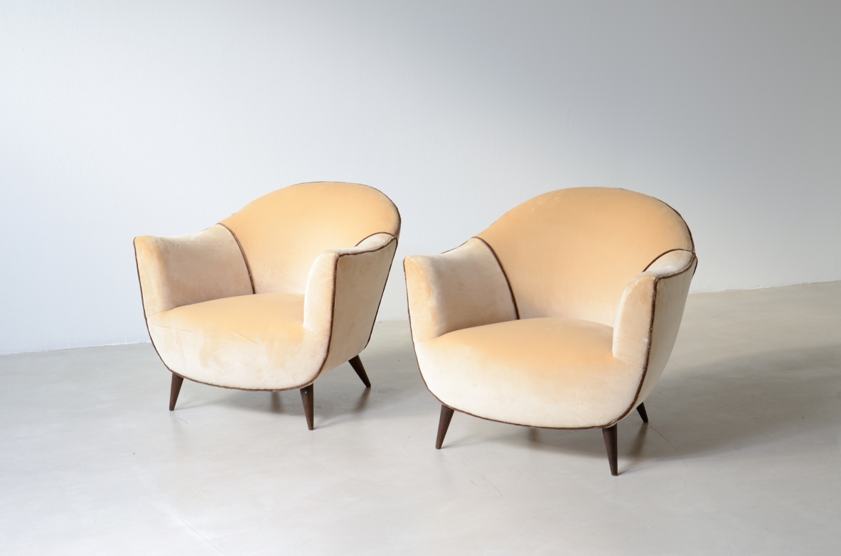 Coppia di eleganti poltroncine, Manifattura ISA Bergamo, 1950ca.
