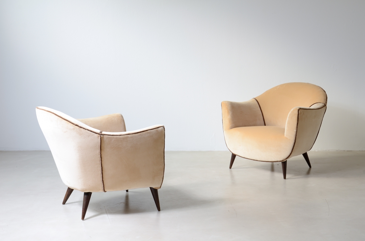 Coppia di eleganti poltroncine, Manifattura ISA Bergamo, 1950ca.