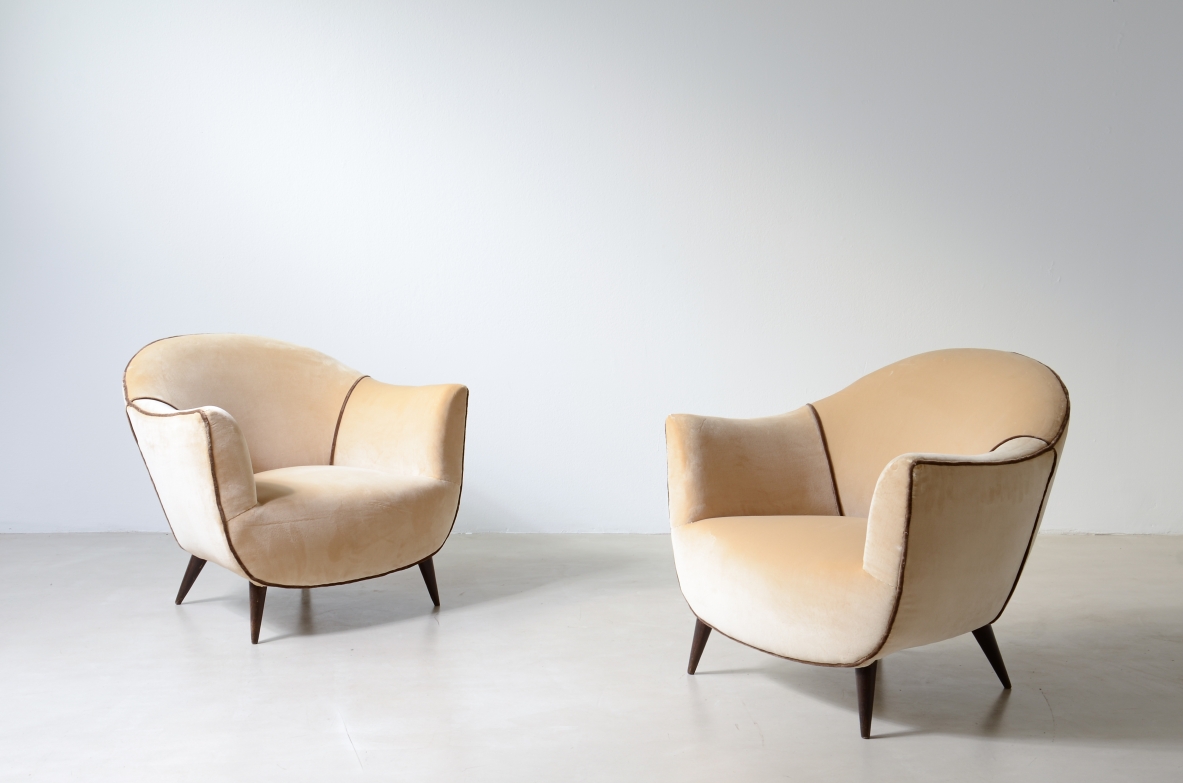 Coppia di eleganti poltroncine, Manifattura ISA Bergamo, 1950ca.