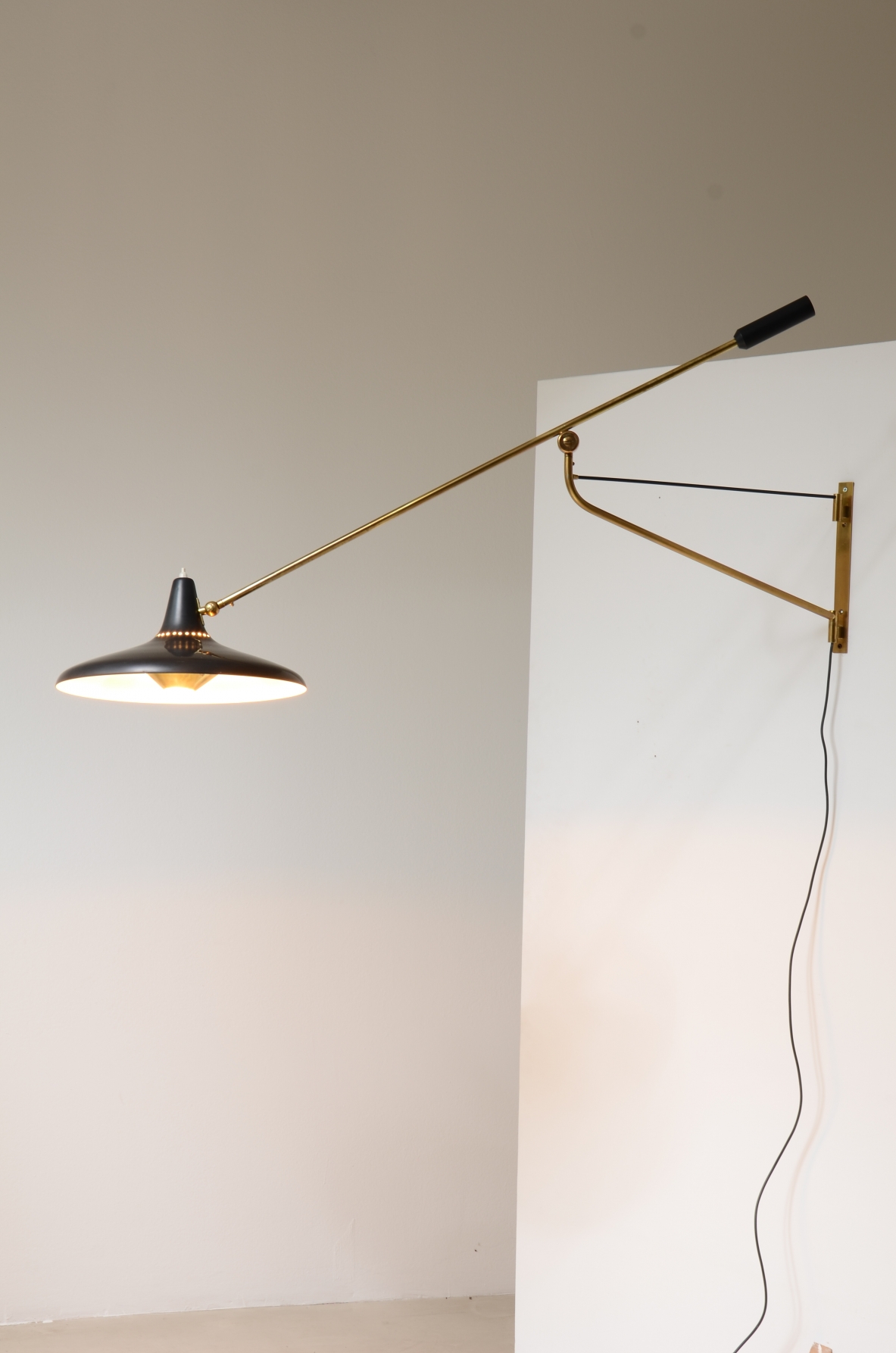 Stilnovo Milano  Rare wall lamp, adjustable, Maker's mark engraved on the joint, circa 1950.