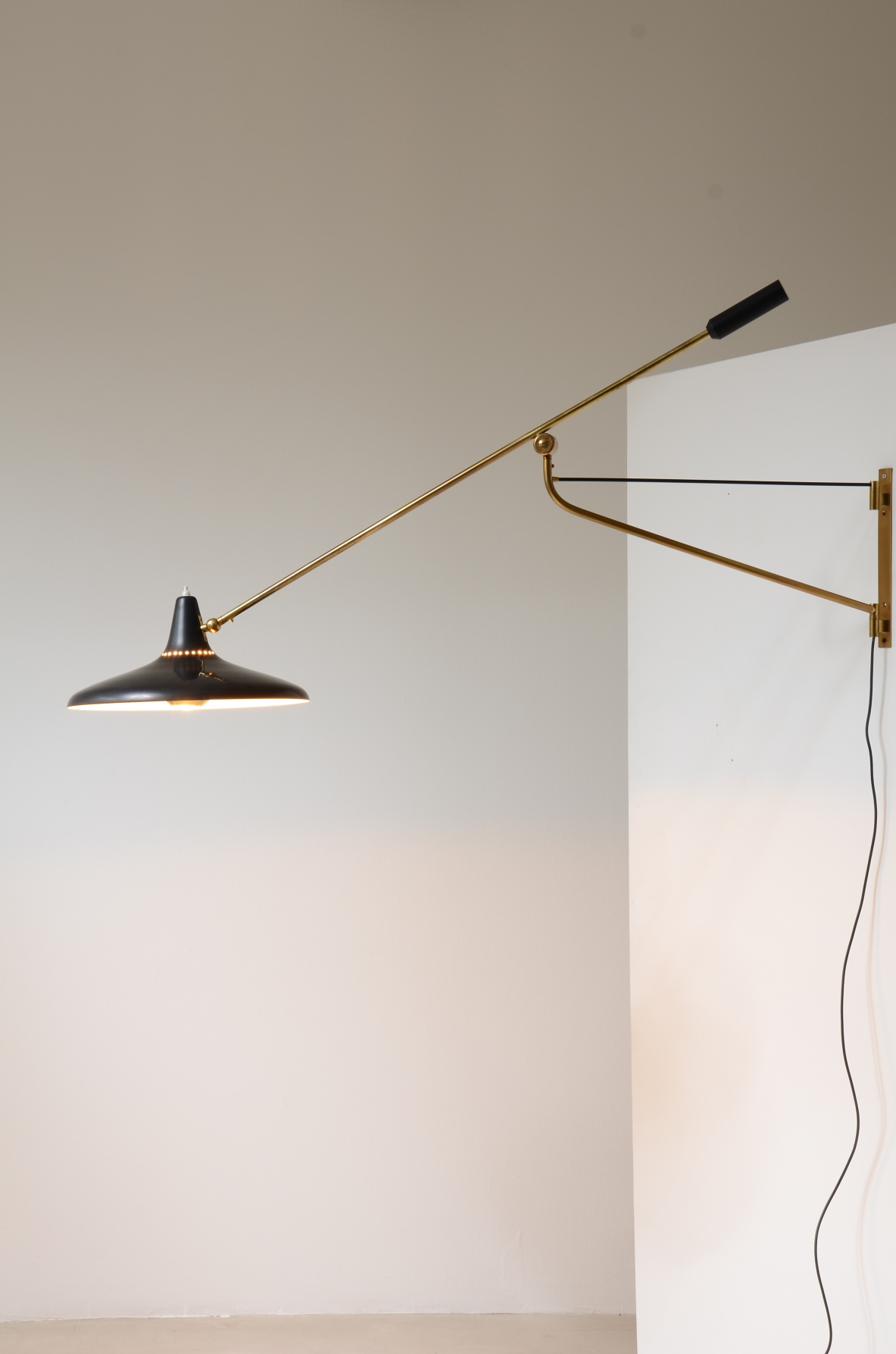 Stilnovo Milano  Rare wall lamp, adjustable, Maker's mark engraved on the joint, circa 1950.